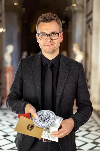 Mads Lind, Grundlægger